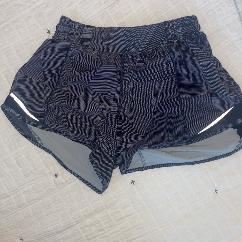 Lululemon Hotty Hot 4” - Navy Blue Striped - Size 6
